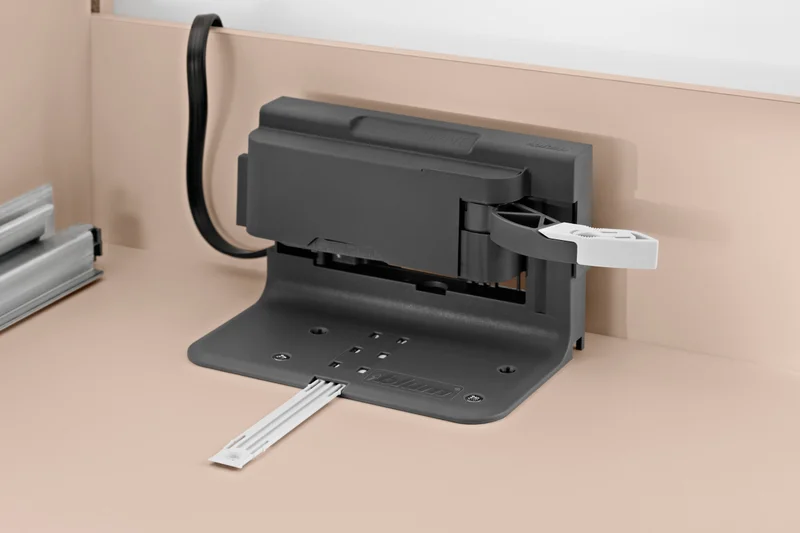 SERVO-DRIVE для висувних систем та систем напрямних
